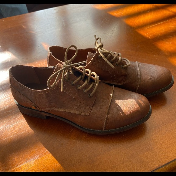 Women’s Crown Vintage Shoes